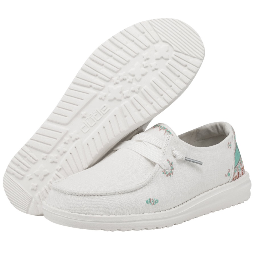 Hey Dude Wendy Flora Lily White - Detailaufnahme der Stickereien