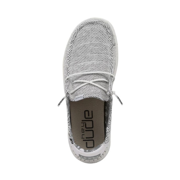 Wendy Rise Sox mit verschiedenen Outfits