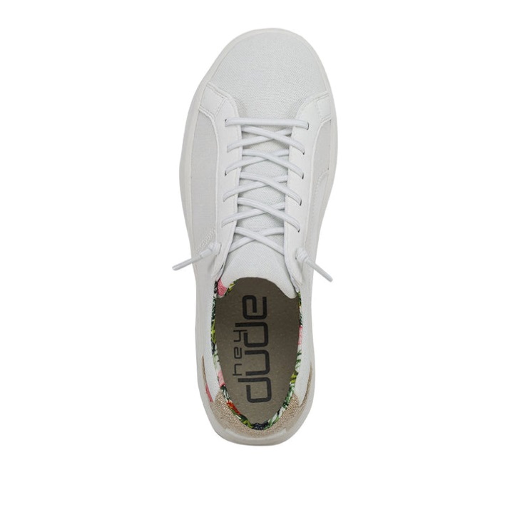 Karina Natural Coconut White Hey Dude Schuhe am Fuß