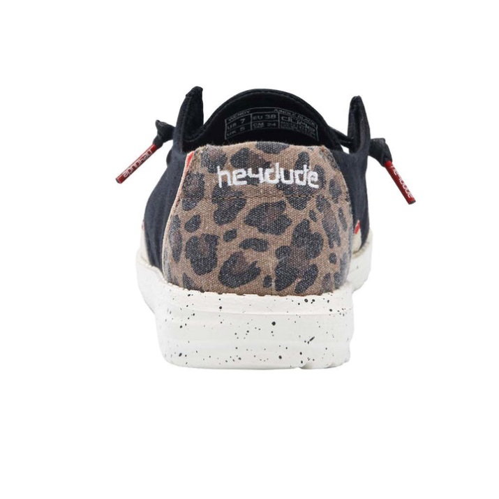 Wendy Jungle Black zeigt verschiedene Winkel
