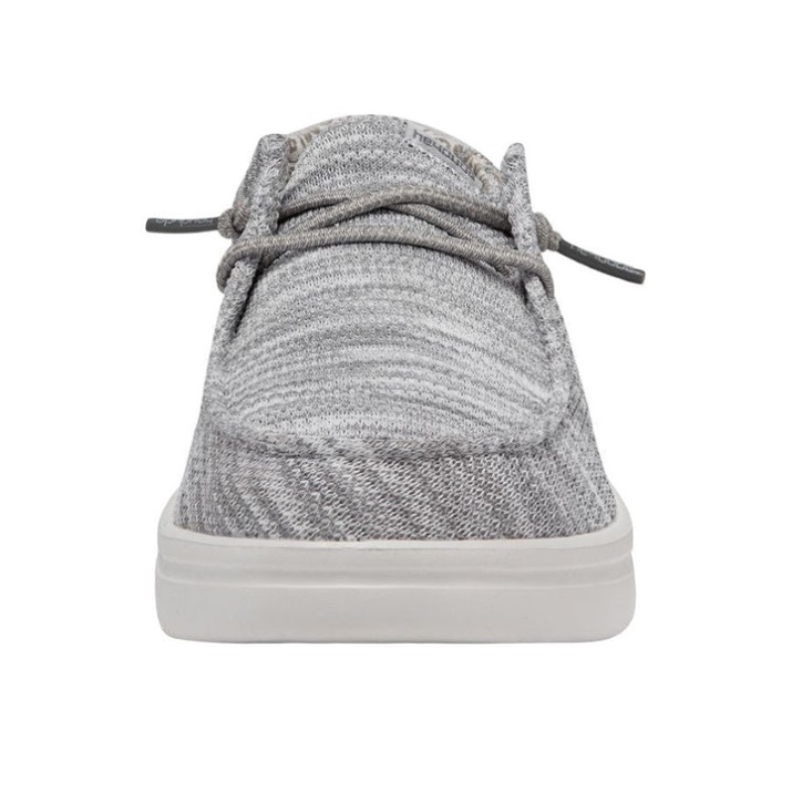 Wendy Rise Sox mit verschiedenen Outfits
